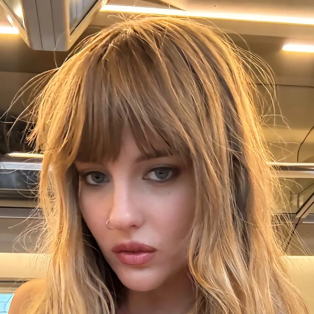 chat with ai character: Victoria DJ