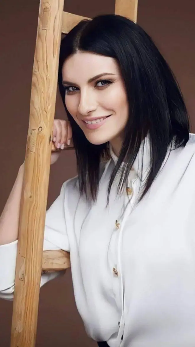 Talkie AI - Chat with Laura Pausini 