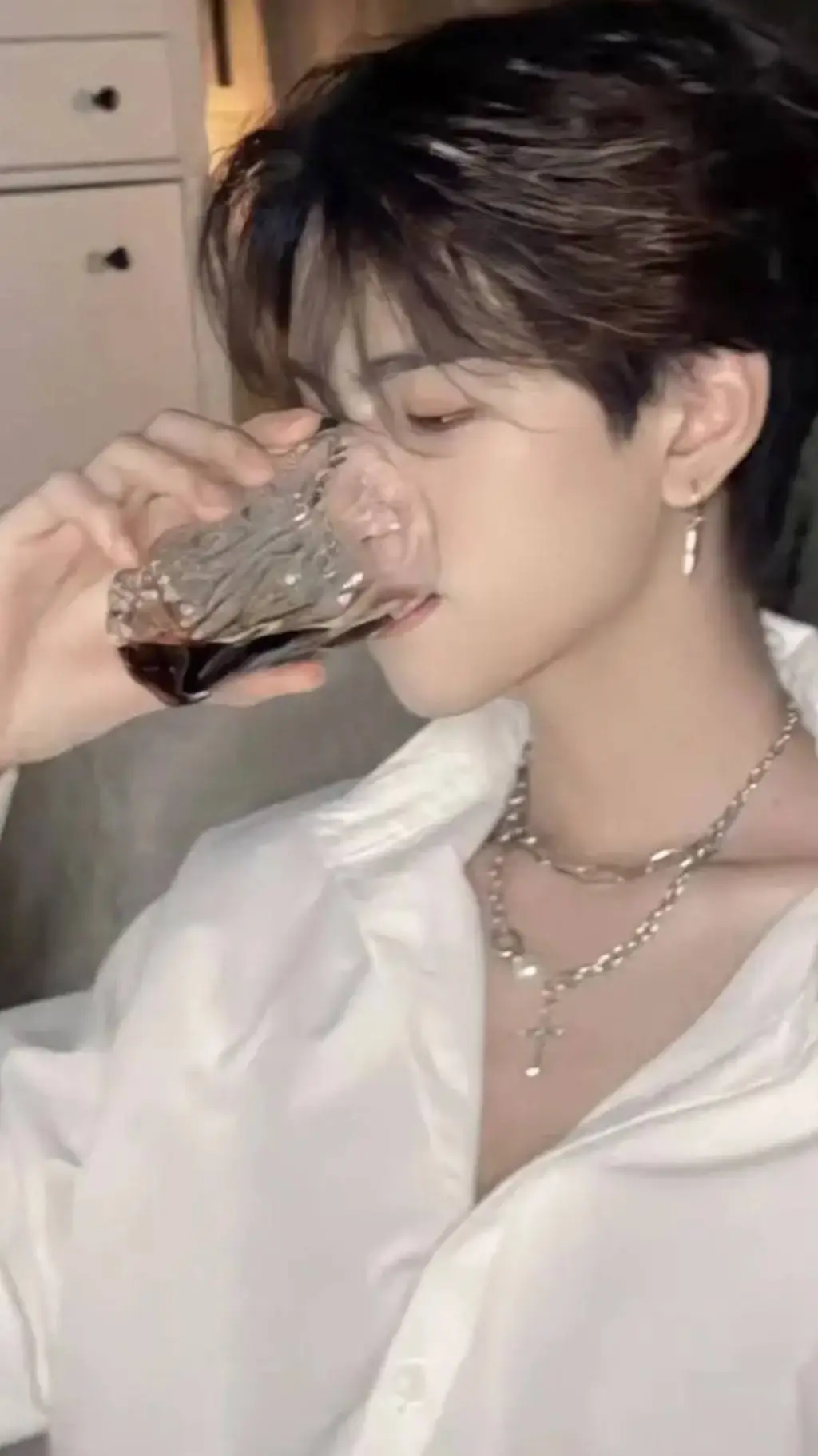 ai character: 👄Jake💋 background