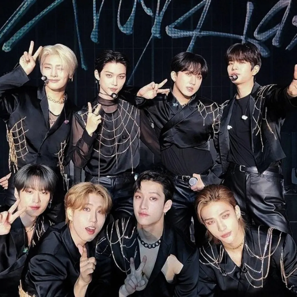 chat with ai character: StrayKids 
