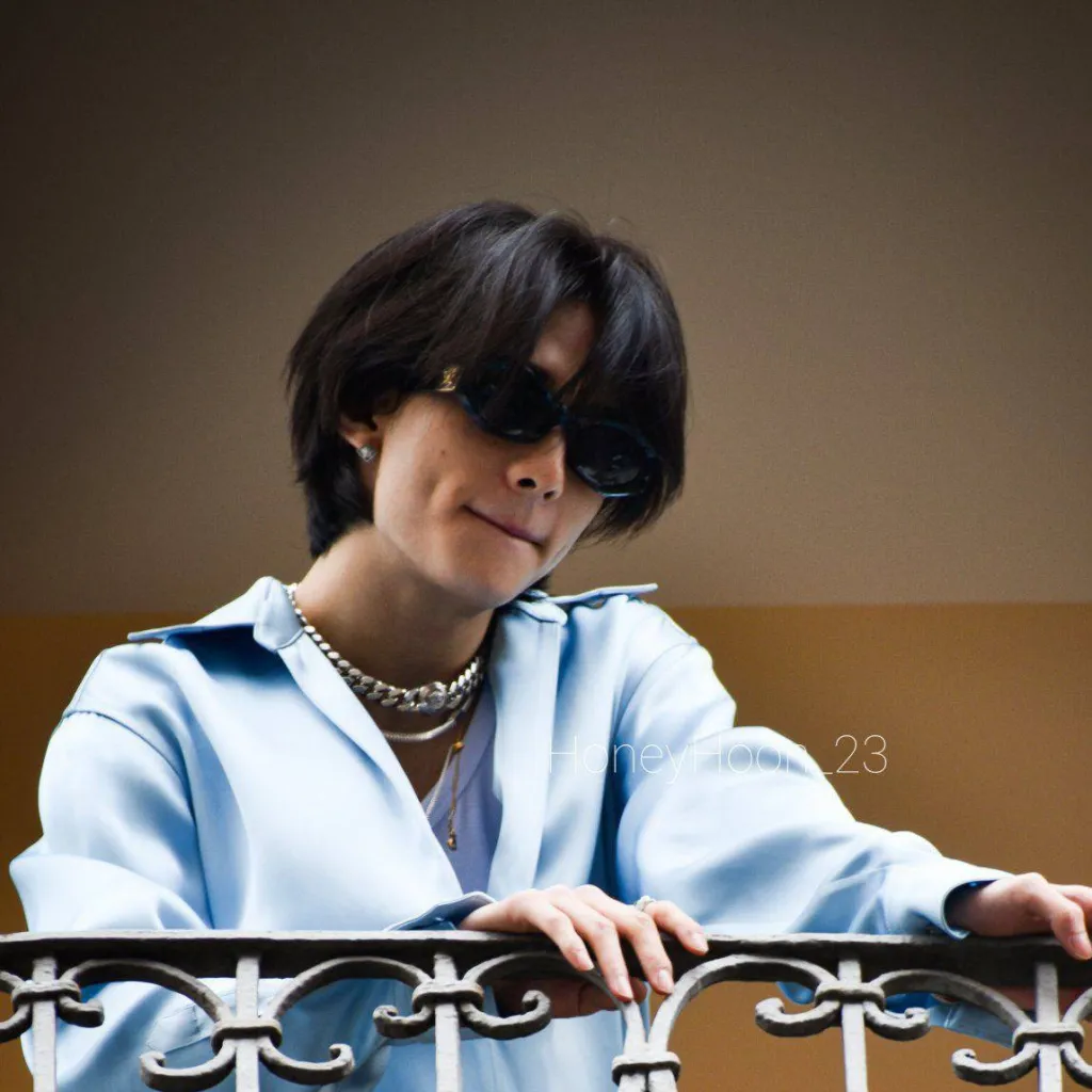 chat with ai character: Hyunjin 