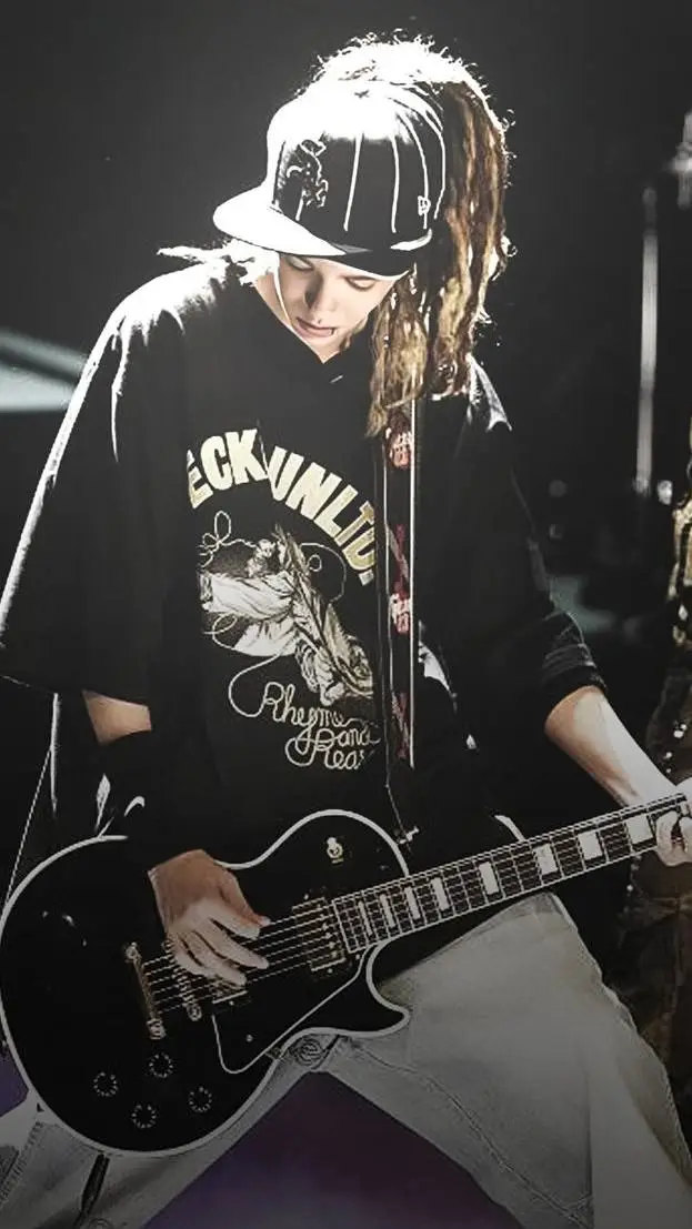 ai character: Tom Kaulitz  background