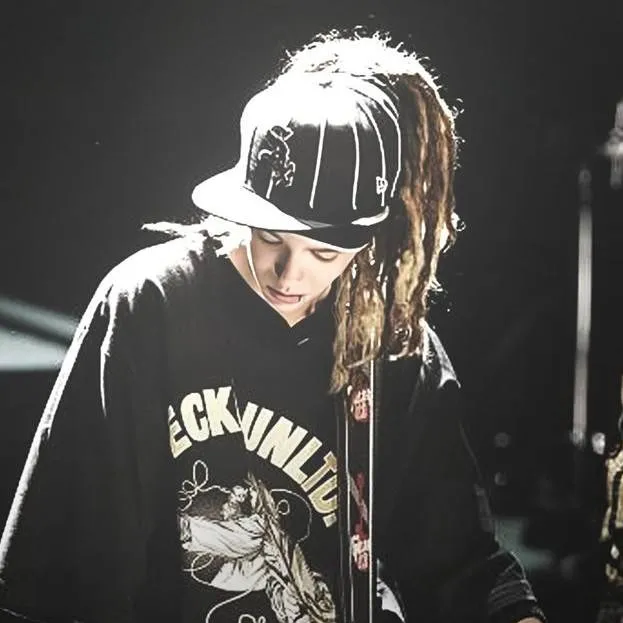 chat with ai character: Tom Kaulitz 