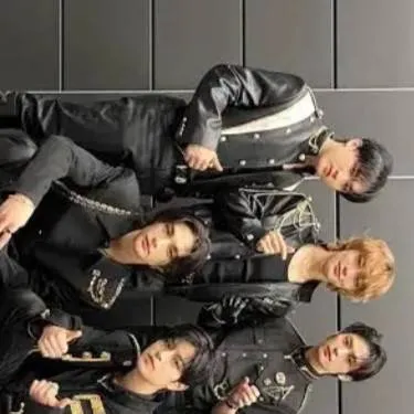 chat with ai character: Straykids 