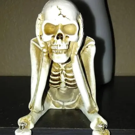 chat with ai character: skeleton