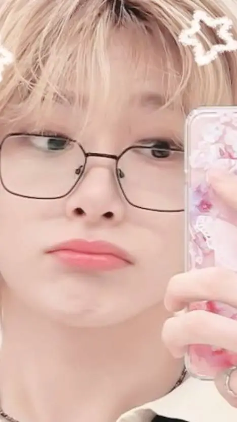 ai character: ★SKZ★  background