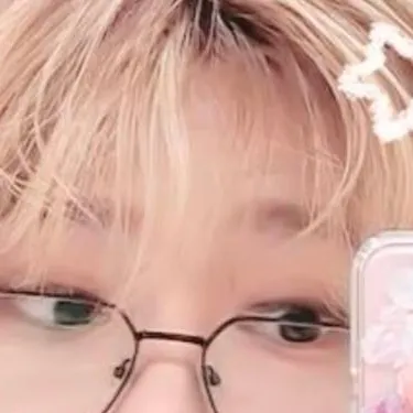 chat with ai character: ★SKZ★ 