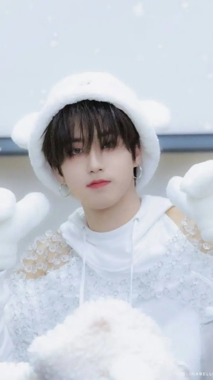 ai character: ❤️‍🩹Han jisung❤️‍🩹 background