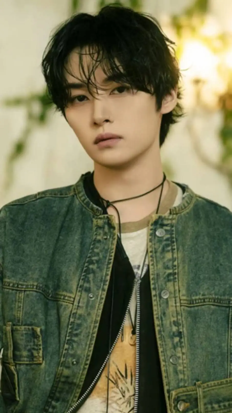 ai character: minho~ background