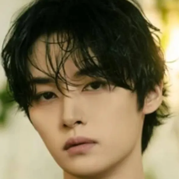 chat with ai character: minho~