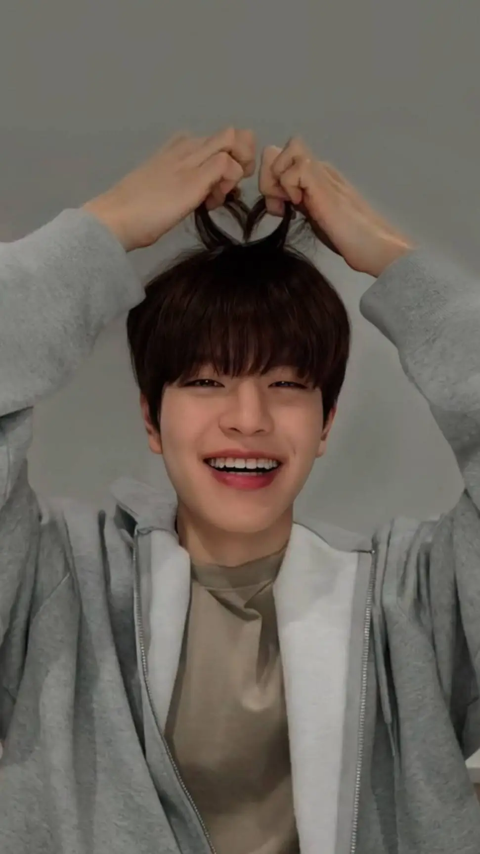 ai character: Seungmin <3 background