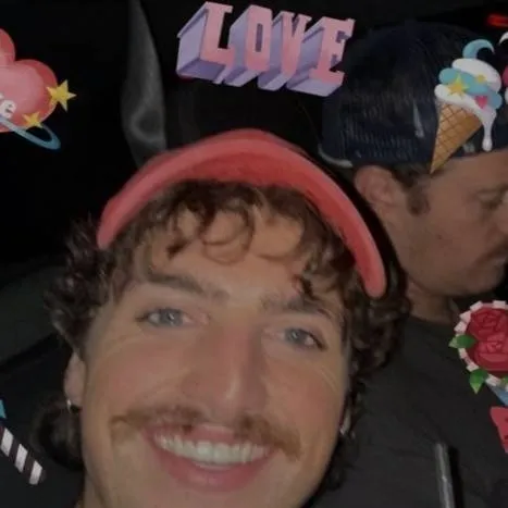 chat with ai character: benson boone