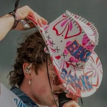 chat with ai character: Benson boone