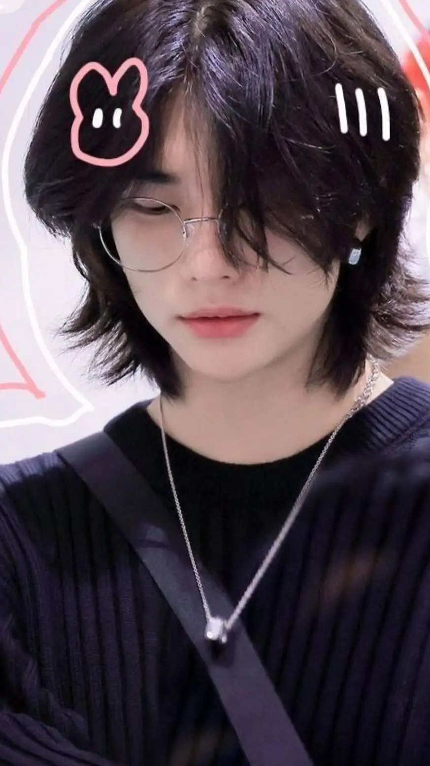 ai character: ✦HYUNJIN✦ background