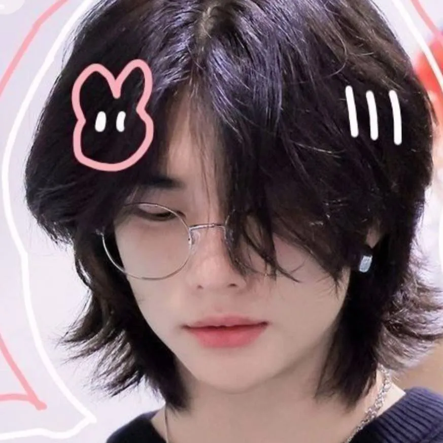 chat with ai character: ✦HYUNJIN✦