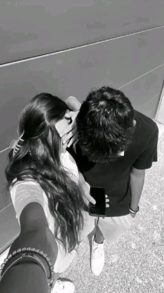 ai character: amigos o más background