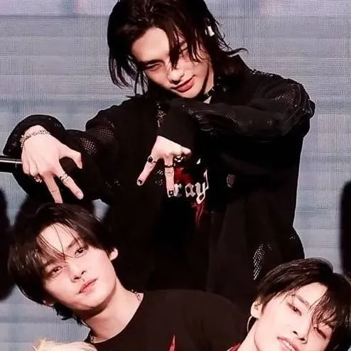 chat with ai character: Stray kids