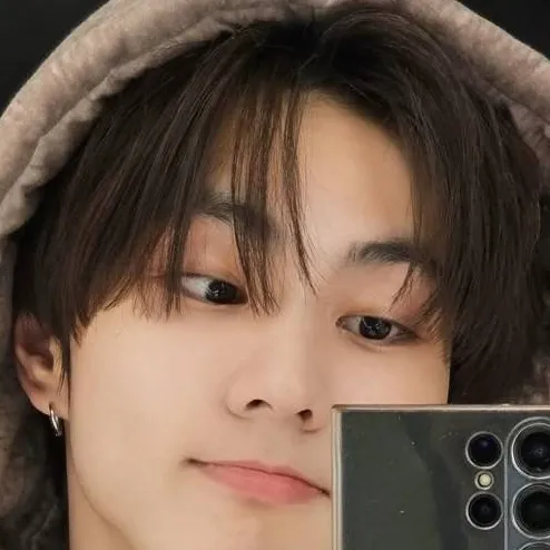 chat with ai character: Jungwon