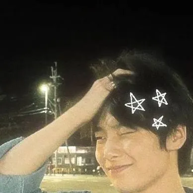 chat with ai character: Jeongin (I.N)