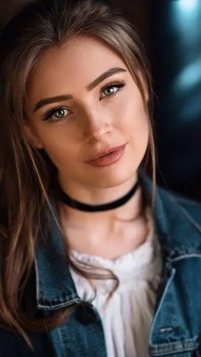 ai character: Carly background