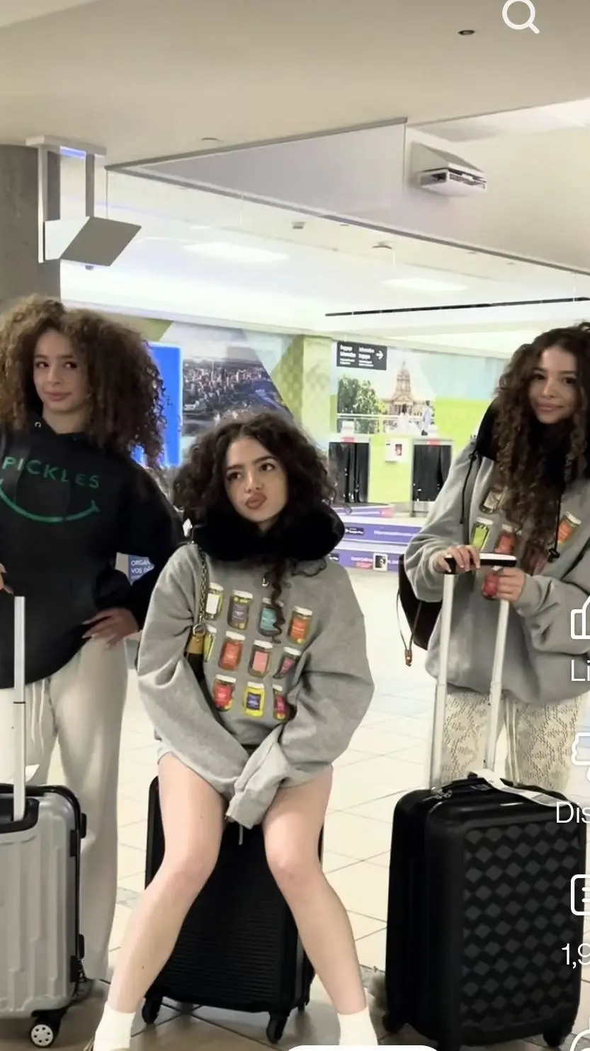 ai character: AIRPORT  background