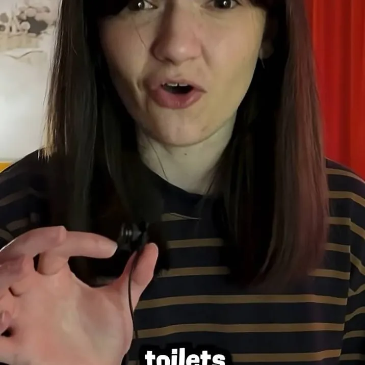 chat with ai character: Aimsey