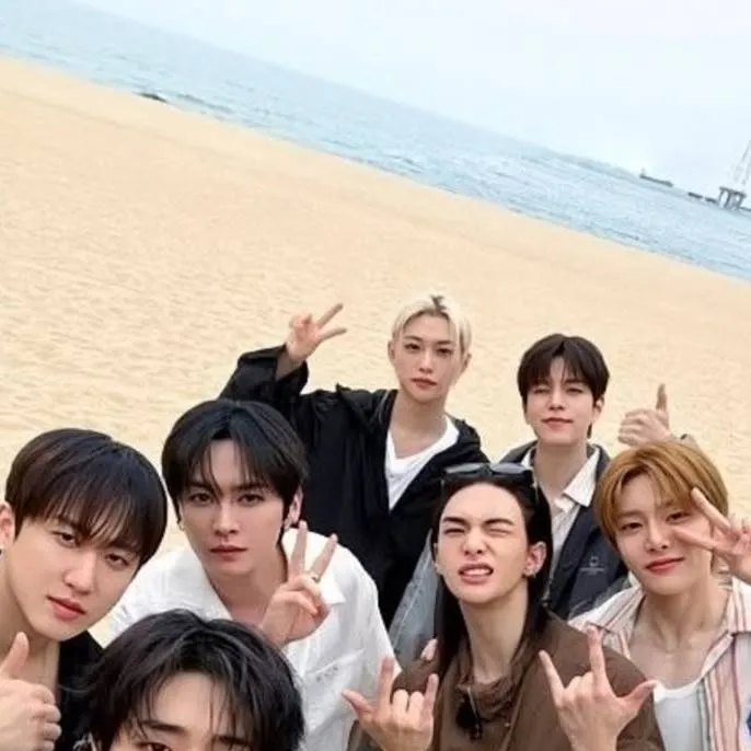 chat with ai character: stray kids 