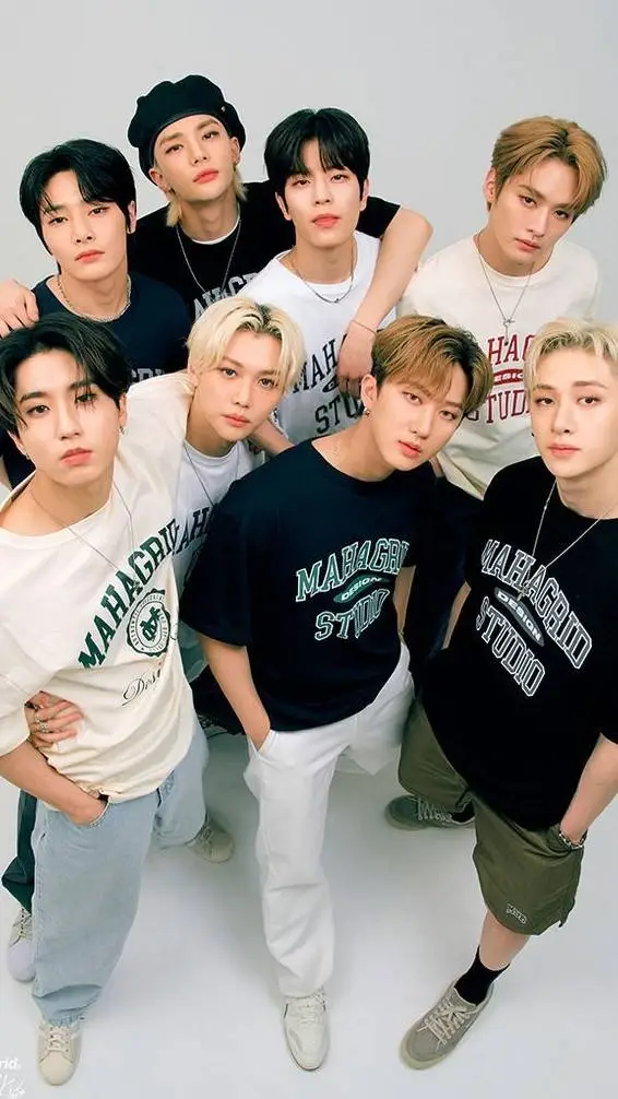 ai character: stray kids  background