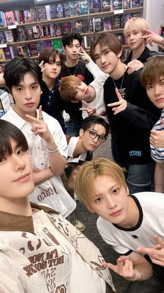 ai character: XIKERS-kpop- background