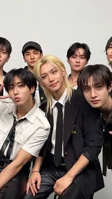 ai character: stray kids~pick me background