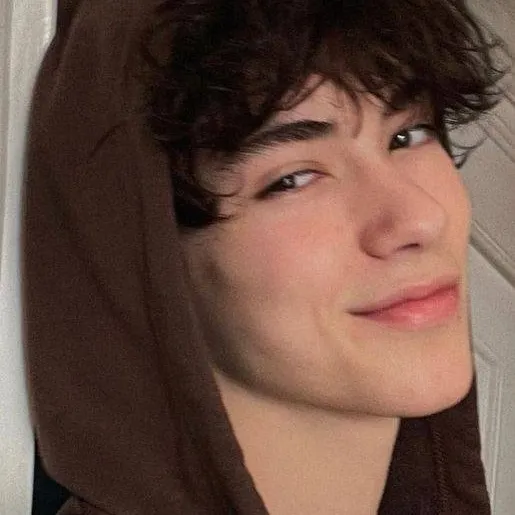 chat with ai character: Liam