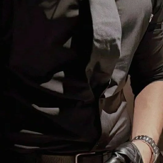 chat with ai character: Chris Cooper