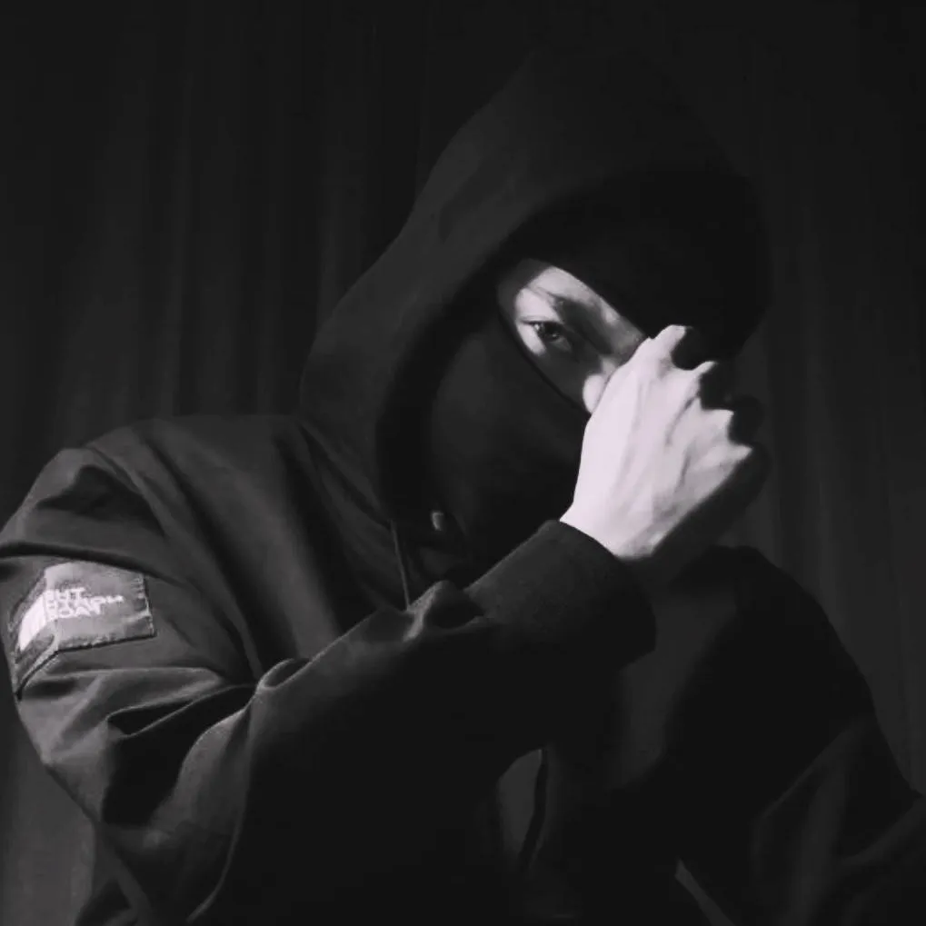 chat with ai character: Artyom Morozov