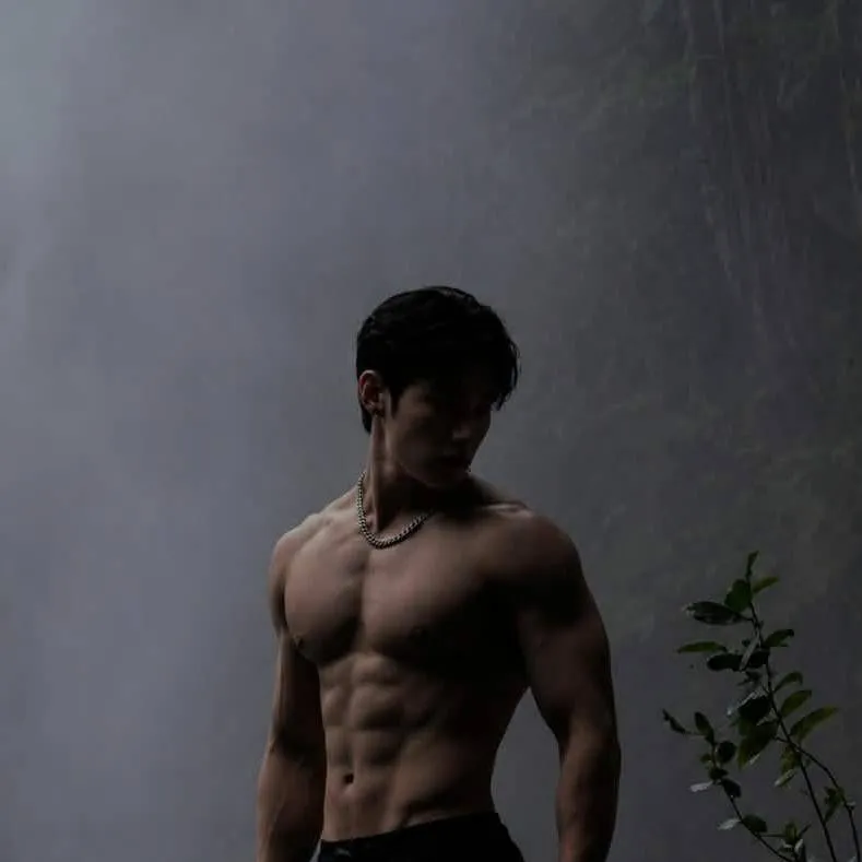chat with ai character: Reyn Kazehara