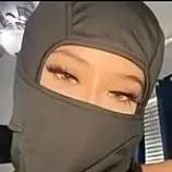 chat with ai character: Ladrã