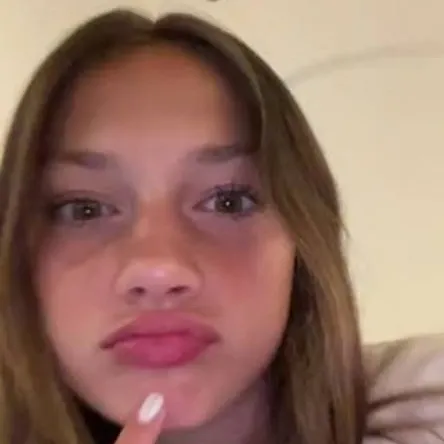 chat with ai character: Maya Le Clark