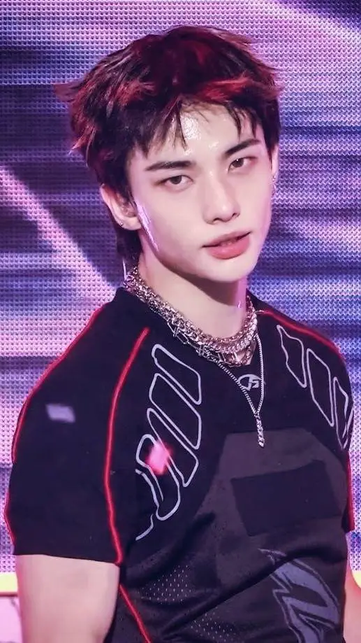 ai character: ^~Hyunjin~^ background