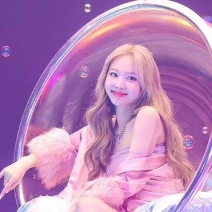 chat with ai character: Nayeon amiga♥️