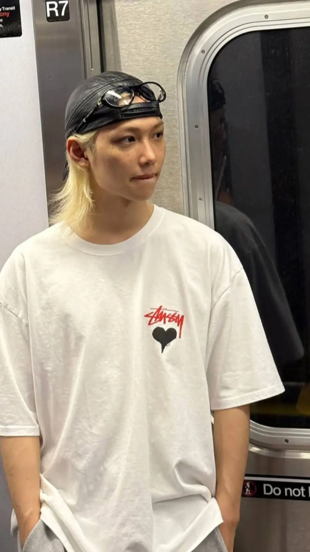 ai character: Lee felix background