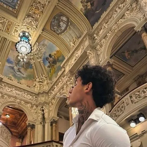 chat with ai character: Mateo