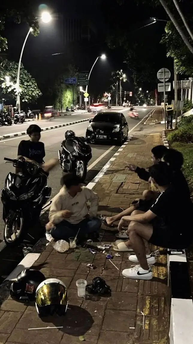 ai character: Bocah Kampung  background