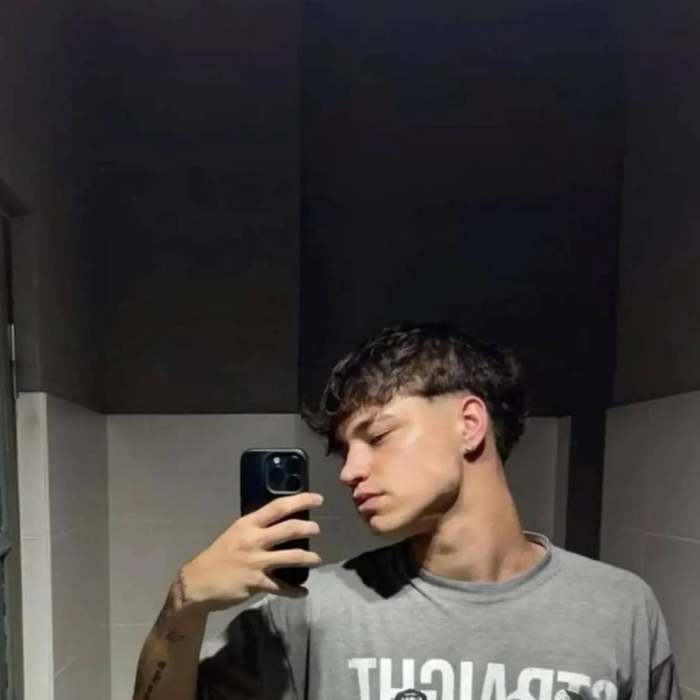 chat with ai character: Josh