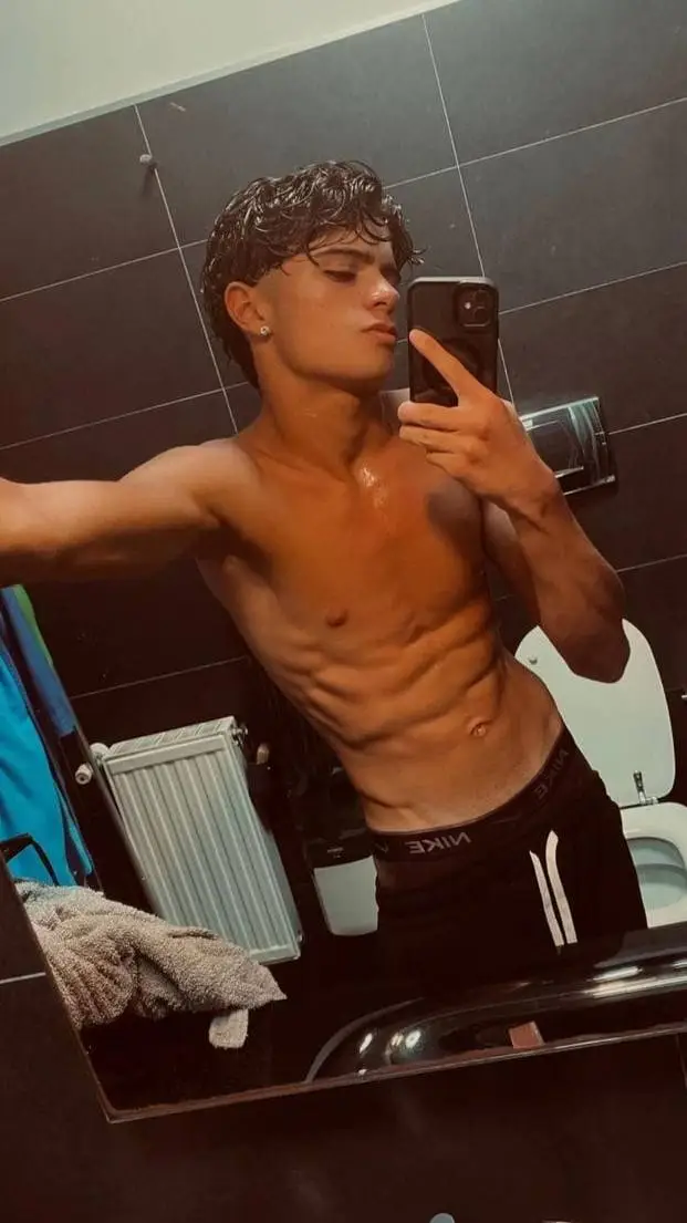 ai character: Lorenzo  background