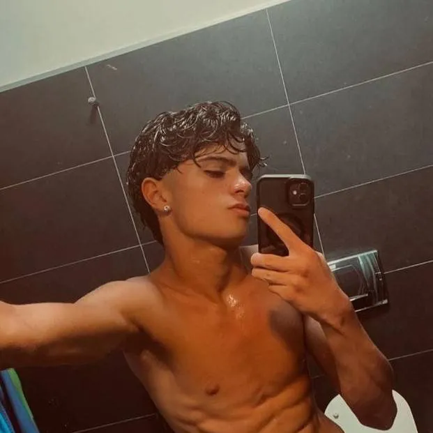 chat with ai character: Lorenzo 