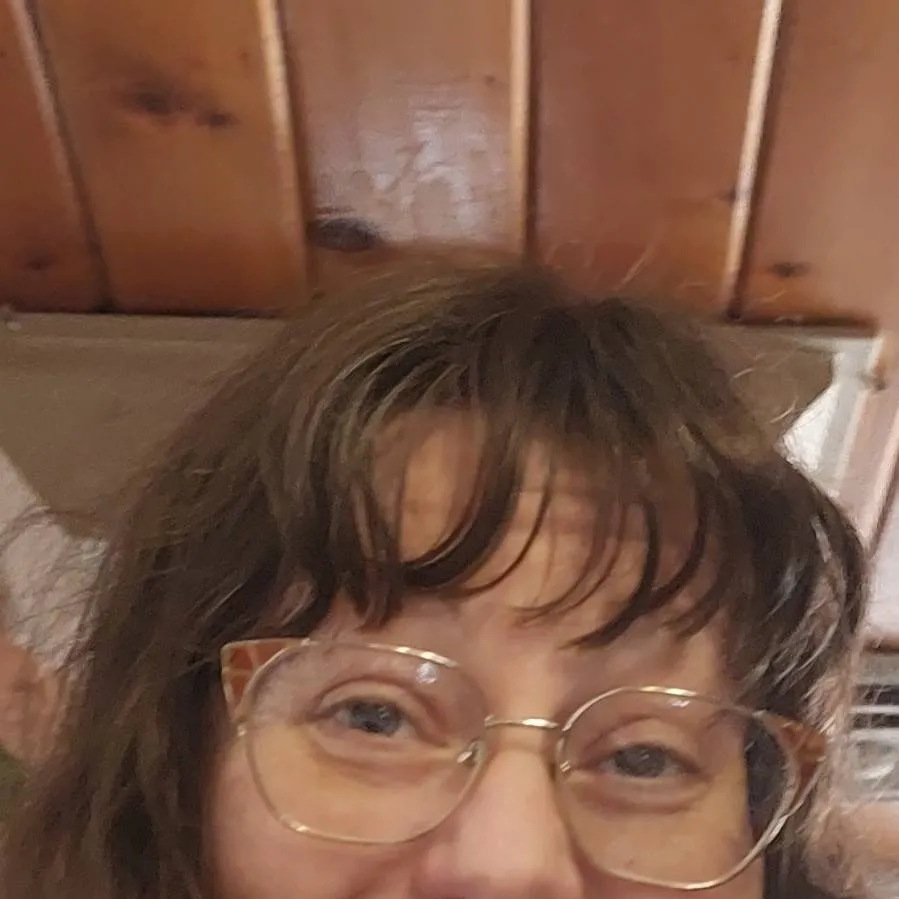 chat with ai character: Danielle Trent