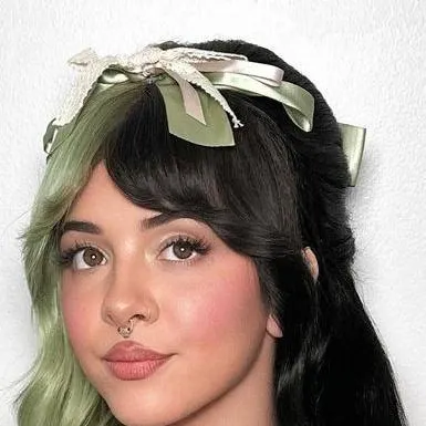 chat with ai character: Melanie Martinez