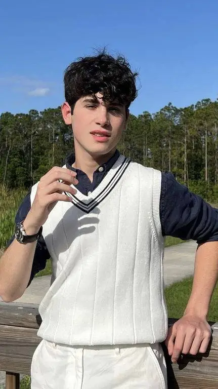 ai character: Leonard background