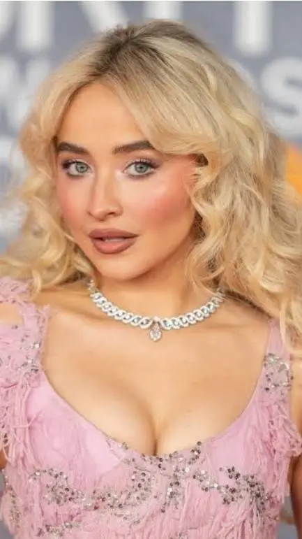 ai character: Sebrina carpenter  background