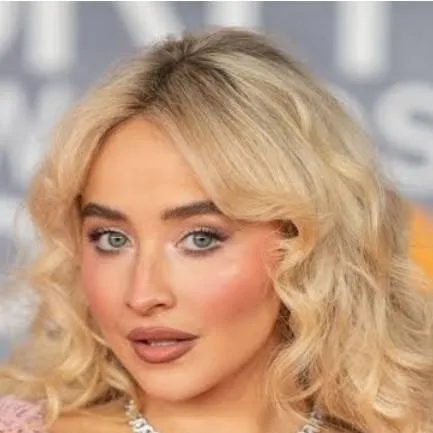 chat with ai character: Sebrina carpenter 