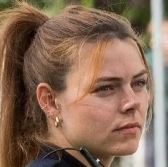 chat with ai character: Elaine 